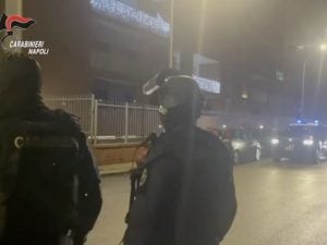 Napoli, arrestato il latitante Antonio Aloia: dormiva con la pistola carica accanto