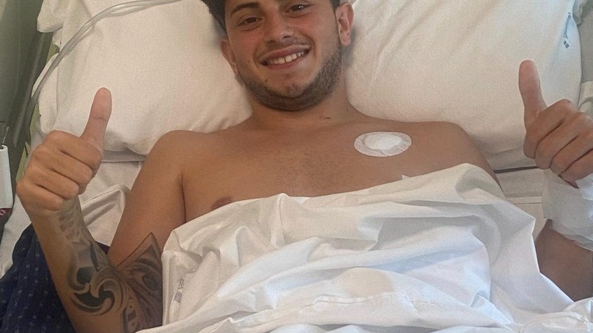 La foto di Bruno Petrone in ospedale pubblicata dall’US Angri 1927