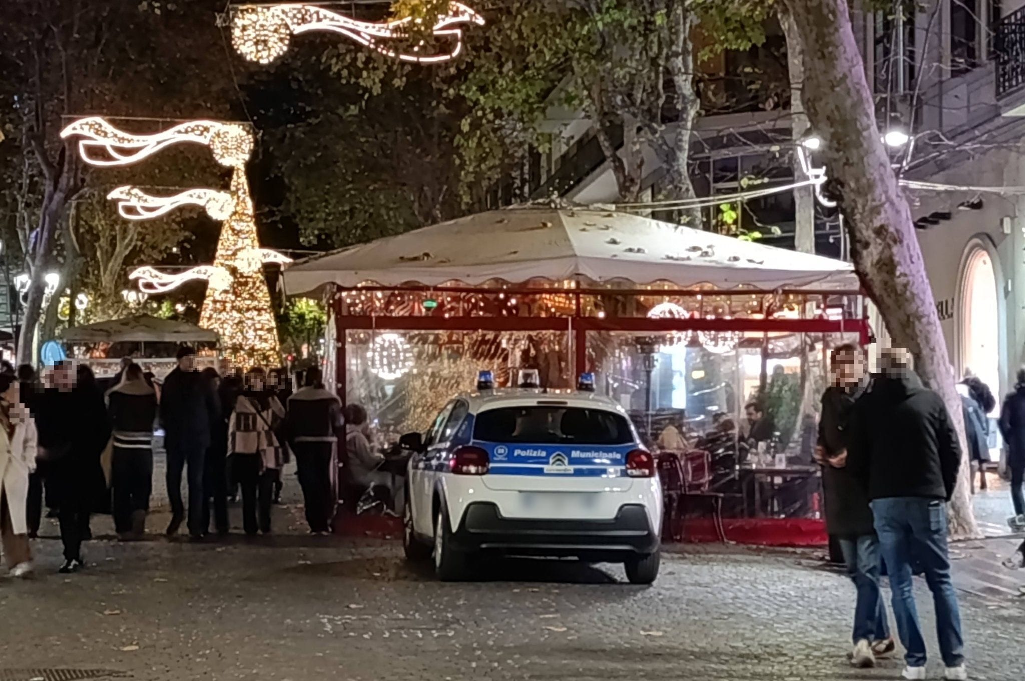 L’intervento della Polizia Locale al Vomero / foto Ruben D’Agostino