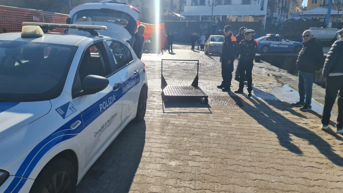 L’intervento della Polizia Locale a Pozzuoli (Napoli)