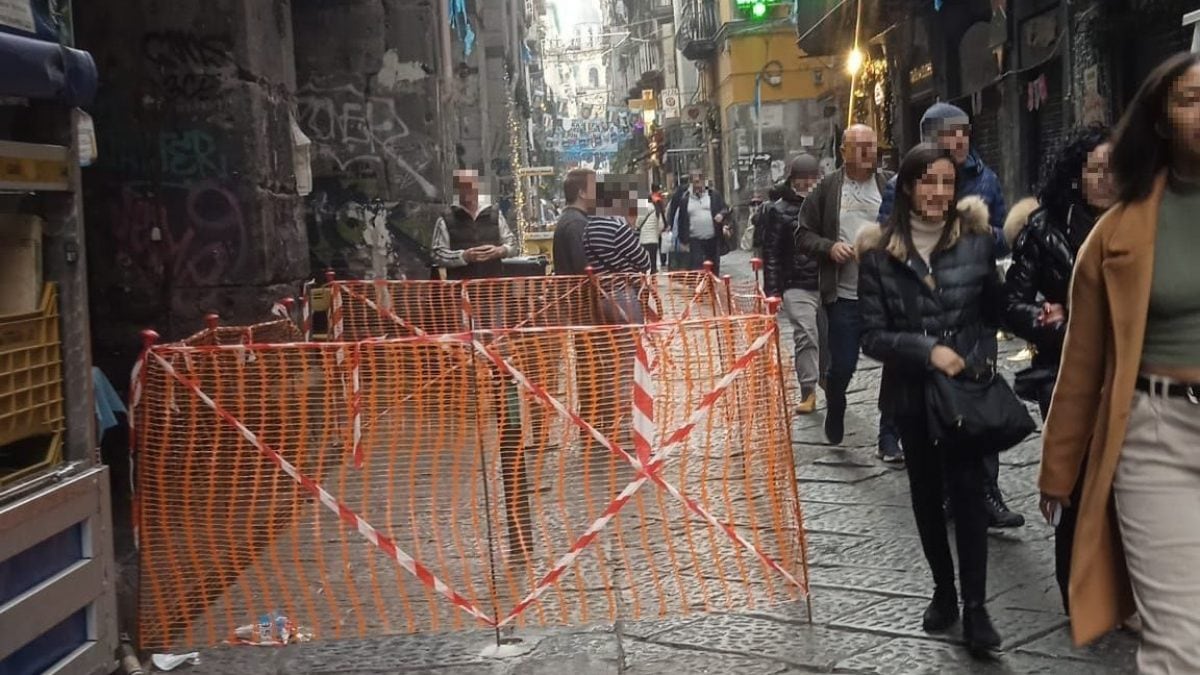 Via dei Tribunali riaperta / Fanpage.it