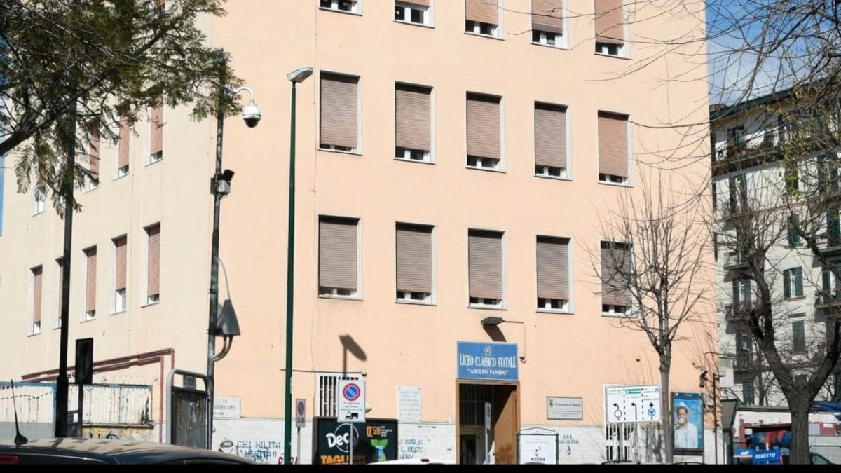 La sede storica del Liceo Classico Pansini in piazza Quattro Giornate