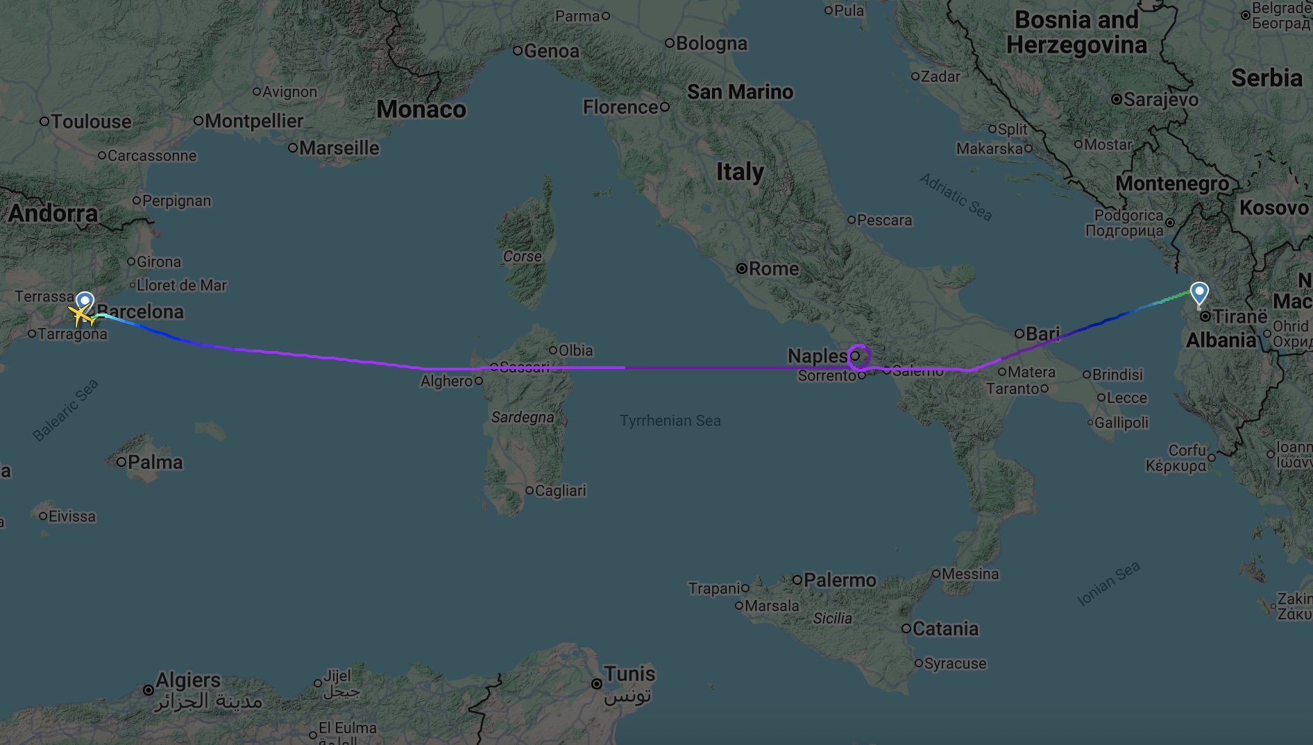 La tratta completa del volo Wizz Air da Tirana a Barcellona e il "giro" su Napoli