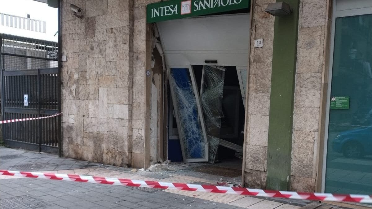 La banca presa di mira a Casalnuovo (Napoli)