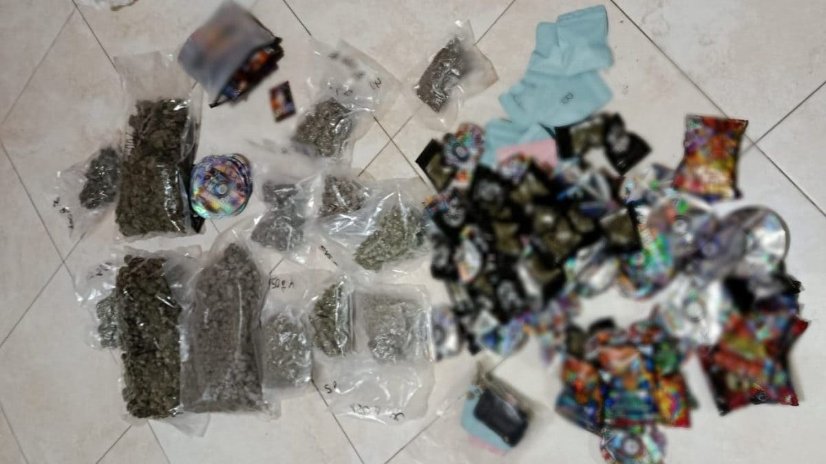 La droga sequestrata in casa del 42enne a Marano