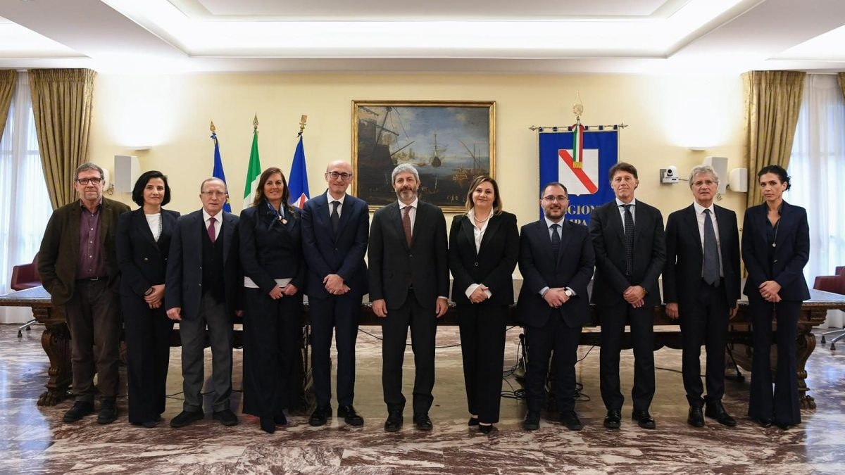 La giunta regionale di Roberto Fico al completo