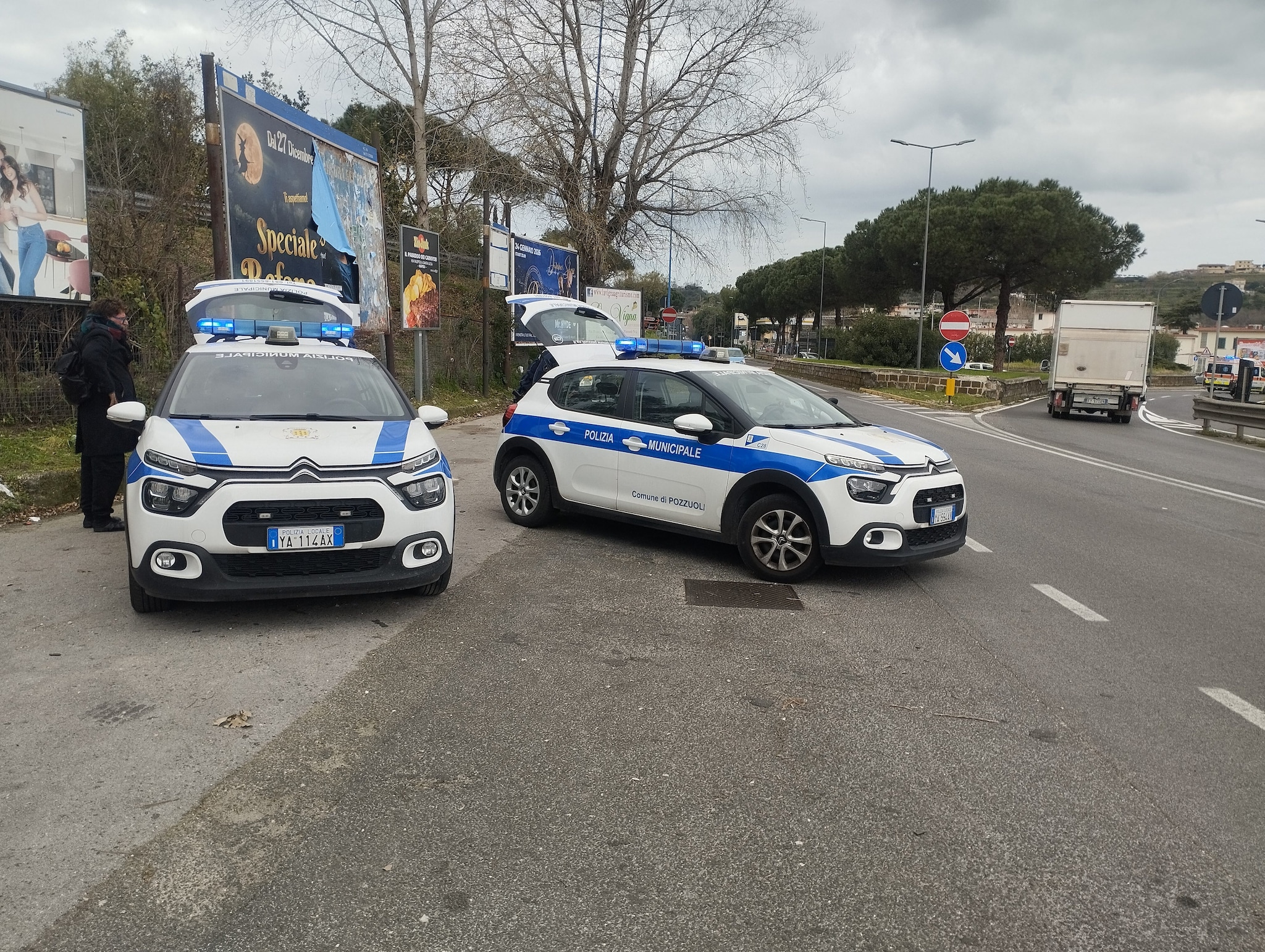 Controlli della Polizia Municipale a Pozzuoli (Napoli)