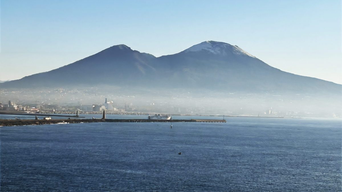 Il Vesuvio alle 9 di questa mattina, giovedì 8 gennaio. Foto V. Di Palo / Fanpage.it