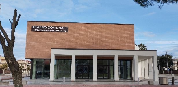 L’ingresso del Teatro Peppe Vessicchio di Cardito