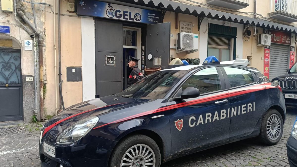 L’intervento dei carabinieri a Castellammare di Stabia (Napoli) per gli spari in strada