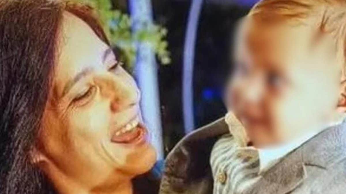 Il piccolo Domenico in braccio alla madre