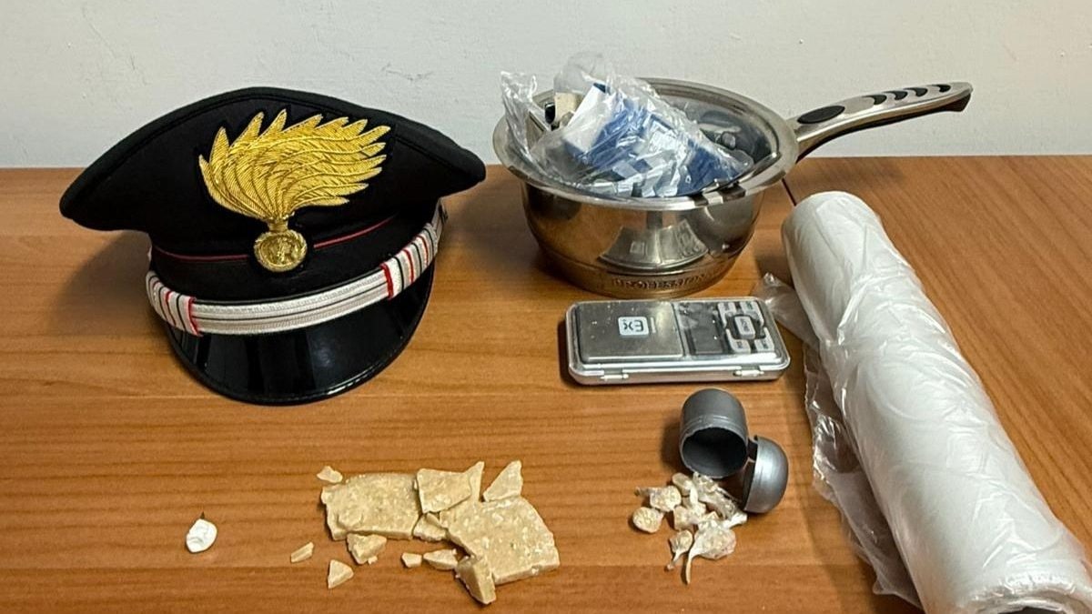 La droga sequestrati dai carabinieri a San Nicola la Strada