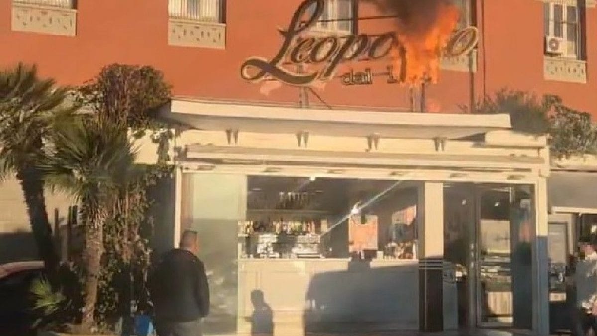 Il video dell’incendio agli chalet di Mergellina pubblicato da Napolindagando