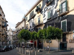 Nuovo Rione Sanità di Napoli, ecco come sarà: marciapiedi larghi e alberi. Lavori da aprile