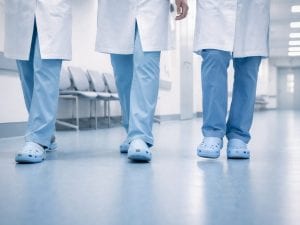 Per “combattere la povertà sanitaria” l’Asl di Salerno assume precari a partita Iva