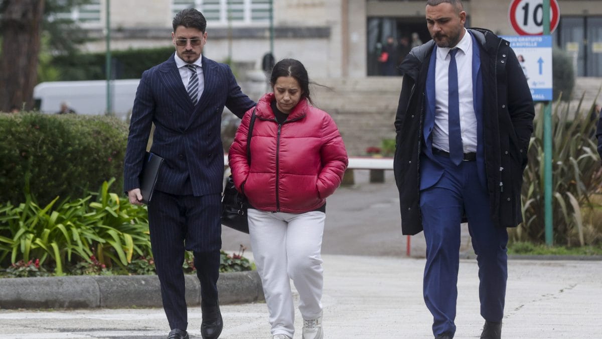 Patrizia Mercolino, madre del piccolo Domenico, e gli avvocati che la assistono