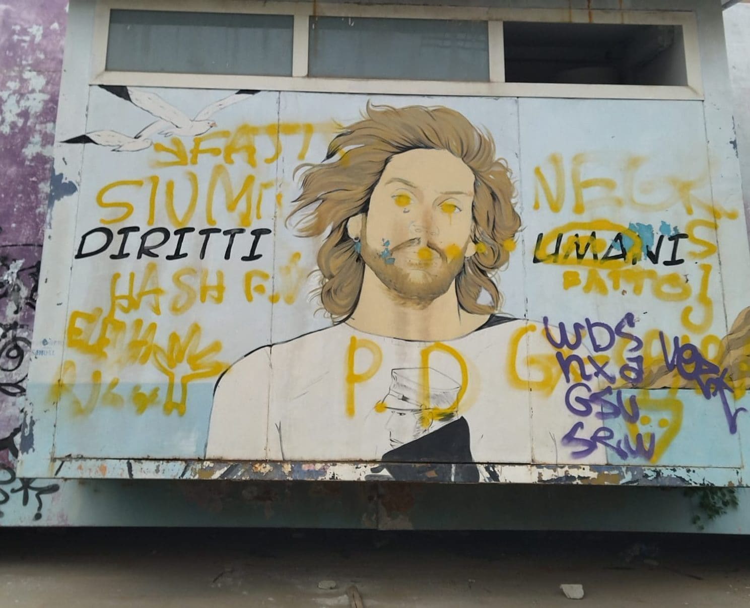 Mario Paciolla, vandalizzate targa e murales a Napoli, i genitori: "Dispiaciuti, ha un valore per noi"