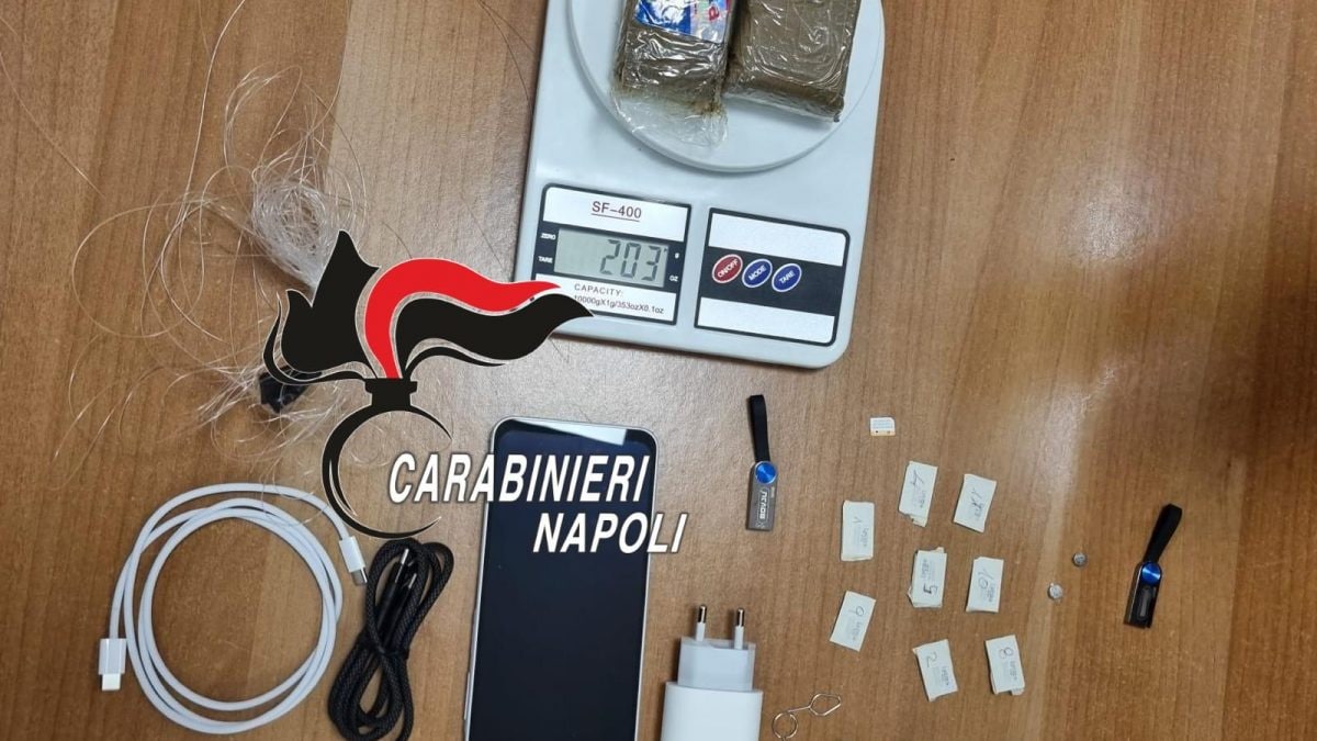 Il carico trasportato dal drone e recuperato dai carabinieri