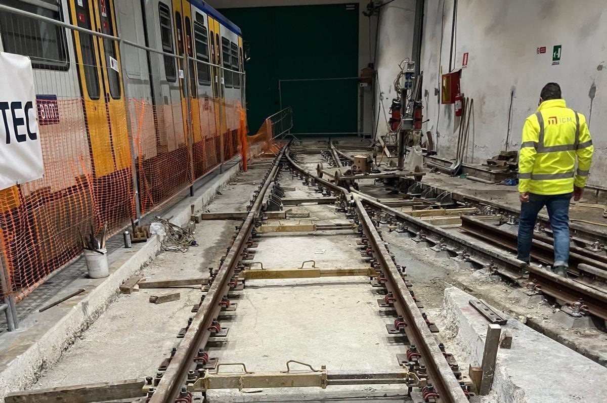 L’officina provvisoria della metro 6 a Fuorigrotta