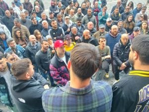 Napoli, proteste dei disoccupati per i tirocini lavoro: occupato palazzo San Giacomo, arriva la Digos