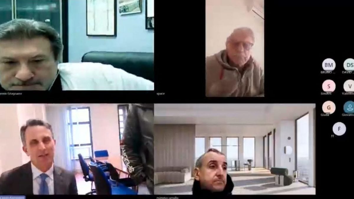 La commissione online della V Municipalità, con il consigliere Eugenio Gragnano (riquadro in alto a sinistra)