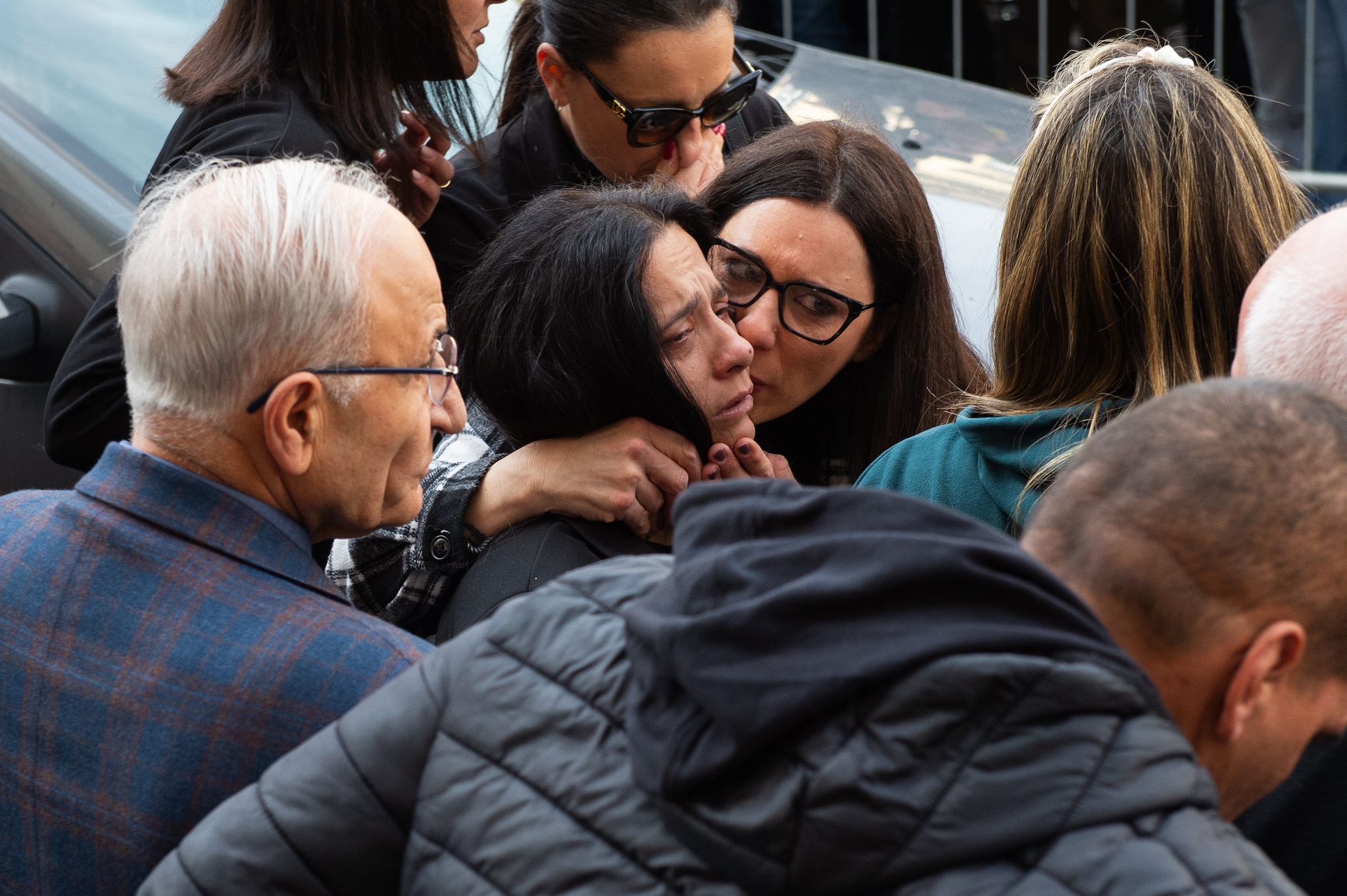 Funerali di Domenico Caliendo in diretta, Patrizia Mercolino: "Ognuno di  noi lo conservi in un angolo del suo cuore", la folla grida: "Giustizia"