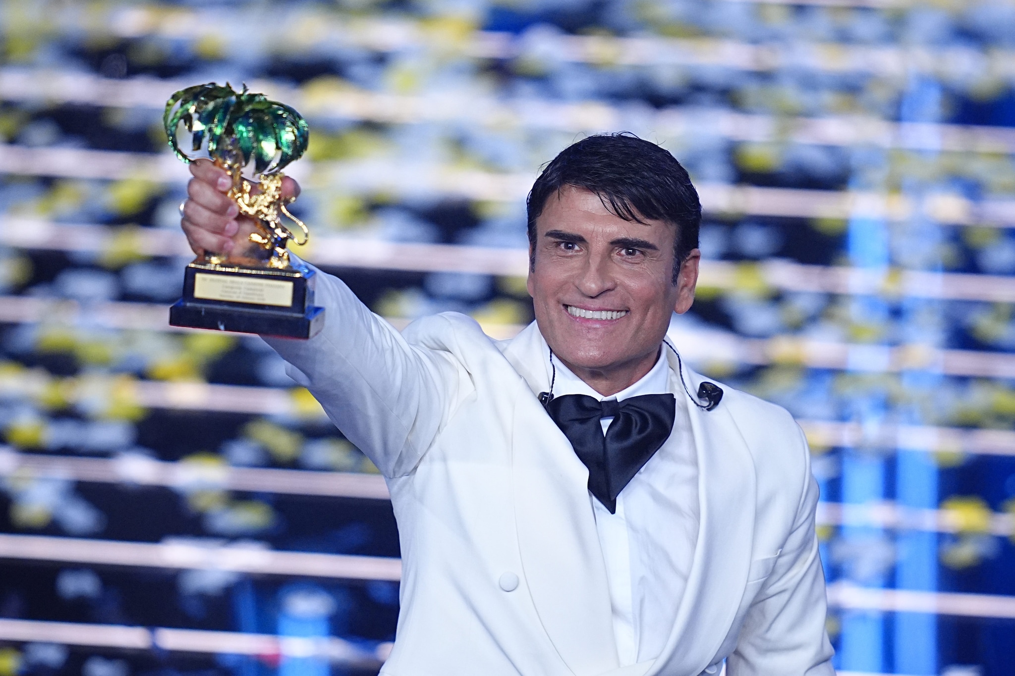 Sal Da Vinci sposta la festa per la vittoria di Sanremo, cordoglio per i funerali del piccolo Domenico Caliendo