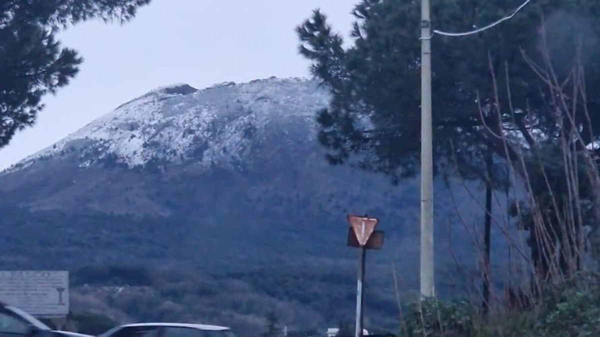La neve sul Vesuvio, oggi 18 marzo 2026