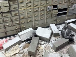 Napoli, colpo al caveau Credit Agricole: banda napoletana di 6-10 uomini tra fogne e strada