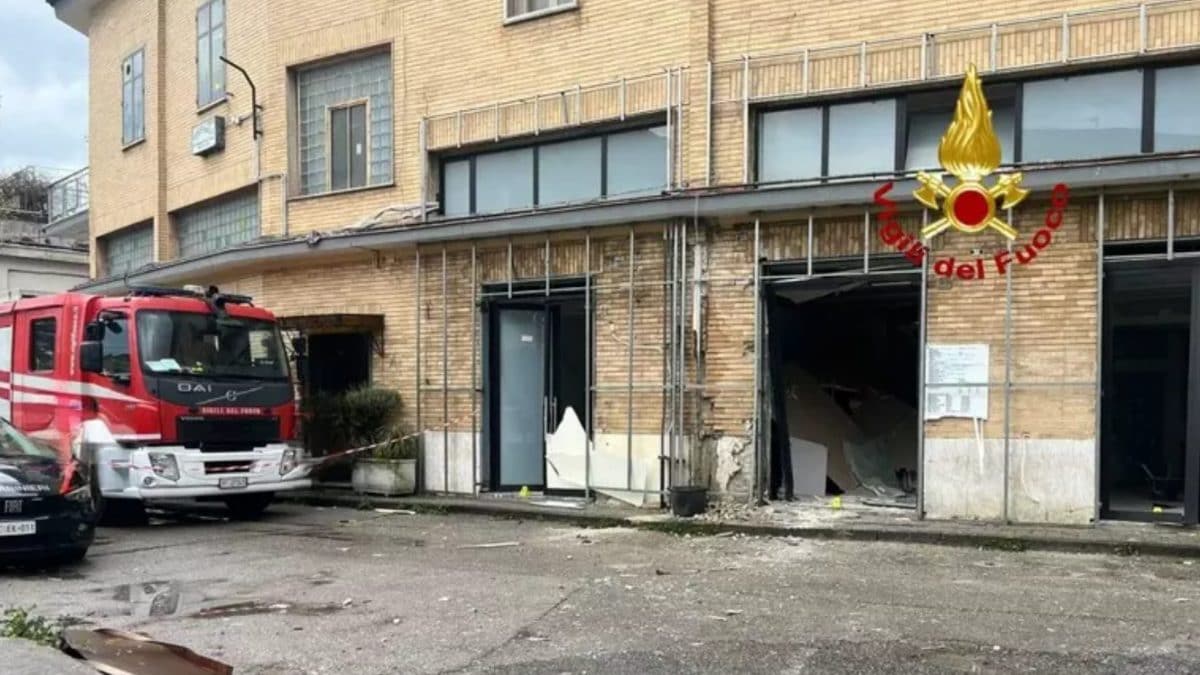 I danni dell’esplosione a Cava de’ Tirreni (Salerno)