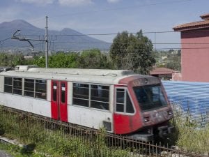 La metà della rete ferroviaria dell’Eav in Campania non ha migliorato nulla in sei anni, e in alcuni casi è peggiorata