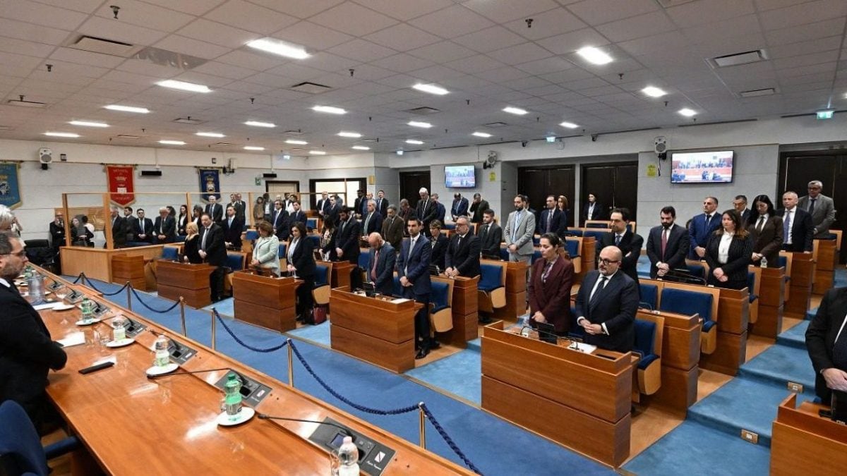Il minuto di silenzio in Aula sul caso del piccolo Domenico