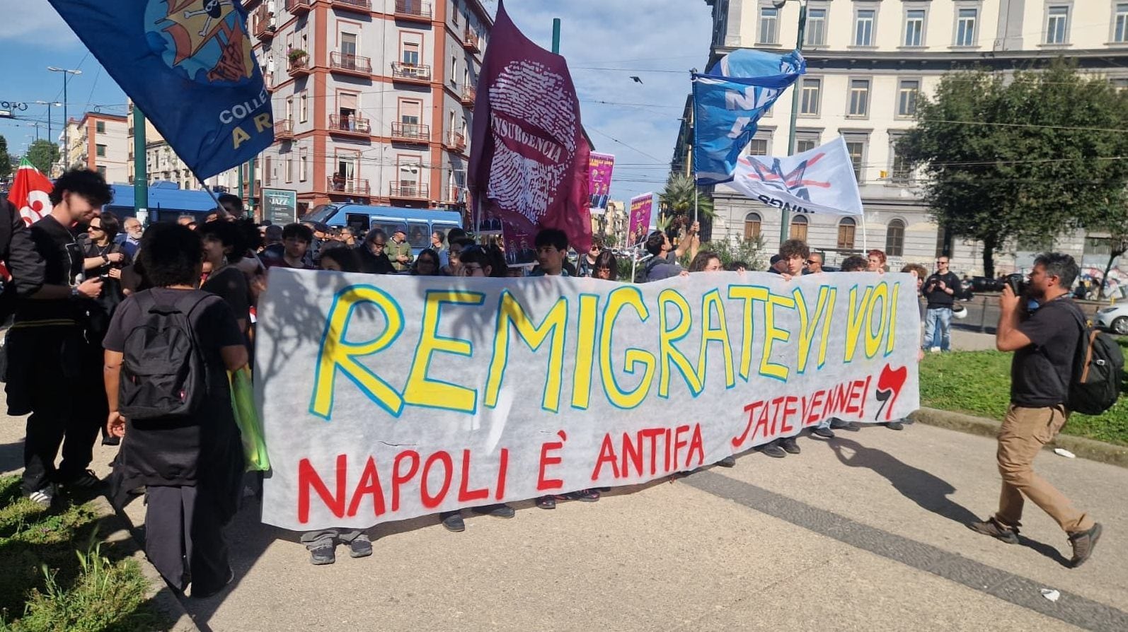 La contro–manifestazione anti–remigrazione a Napoli / Fanpage.it