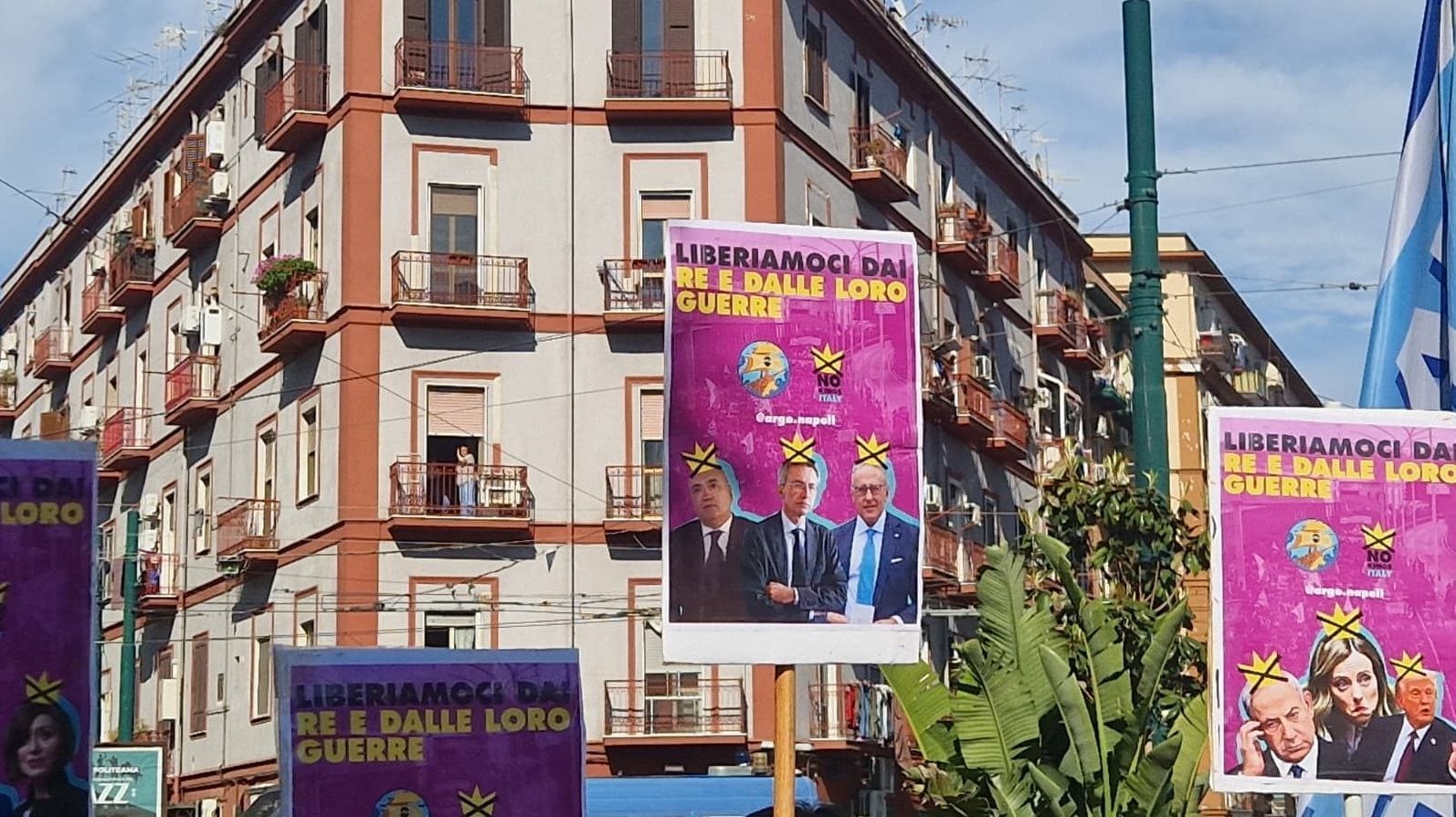 La contro–manifestazione anti–remigrazione a Napoli / Fanpage.it