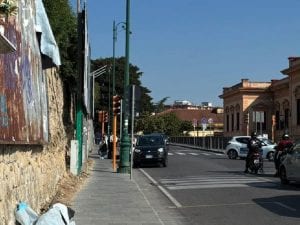 Nuovo incidente al Corso Vittorio Emanuele di Napoli, ferito un ragazzo in scooter: schianto vicino al Serra
