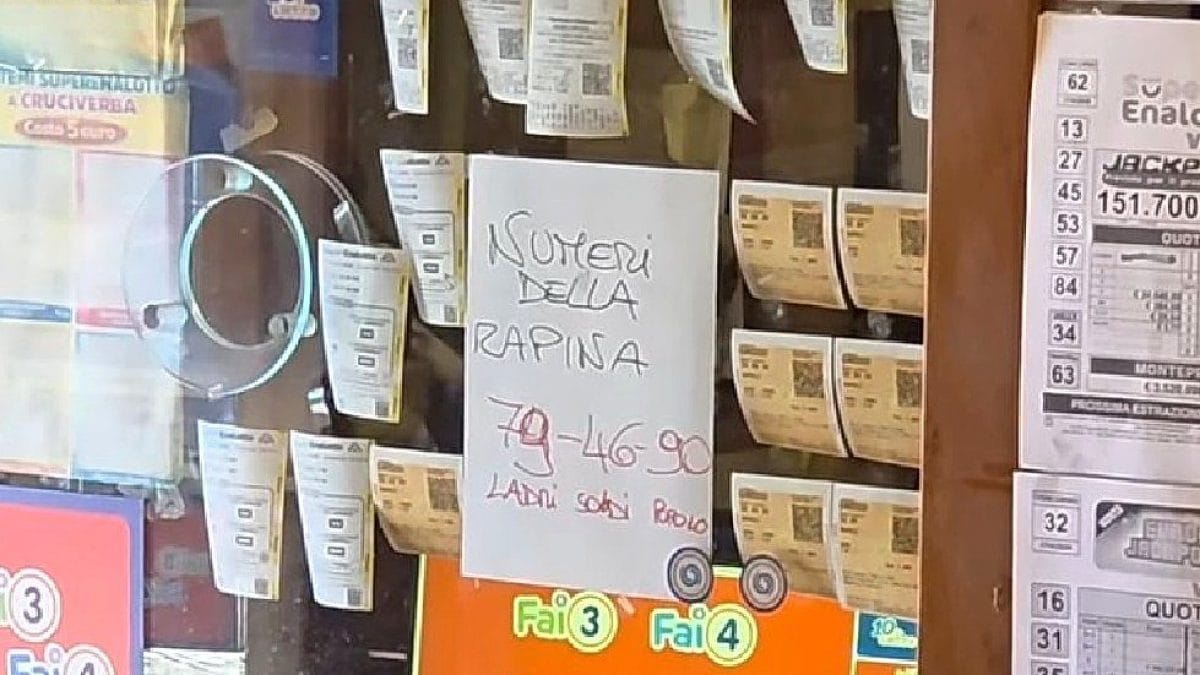 I "numeri della rapina" in una ricevitoria dell’Arenella a Napoli