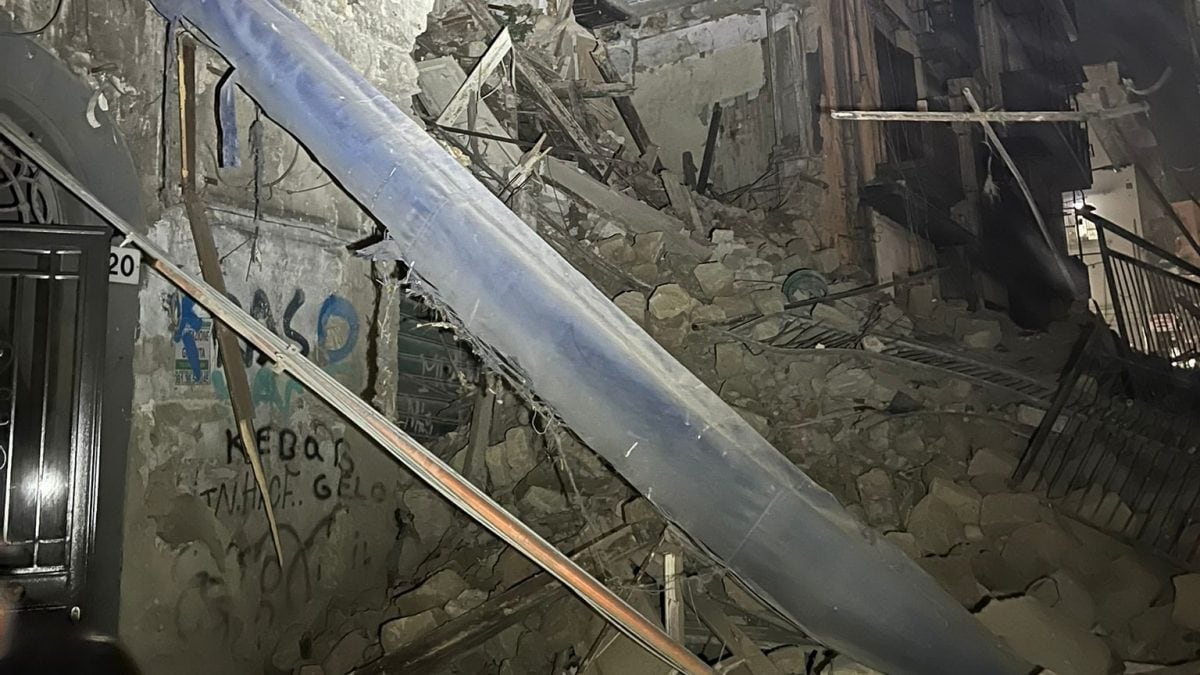 Crolla un palazzo nella notte a Napoli, famiglie sgomberate alla Duchesca