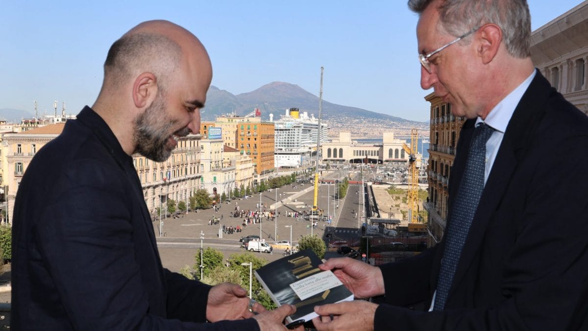 L’incontro fra Roberto Saviano e Gaetano Manfredi a Palazzo San Giacomo