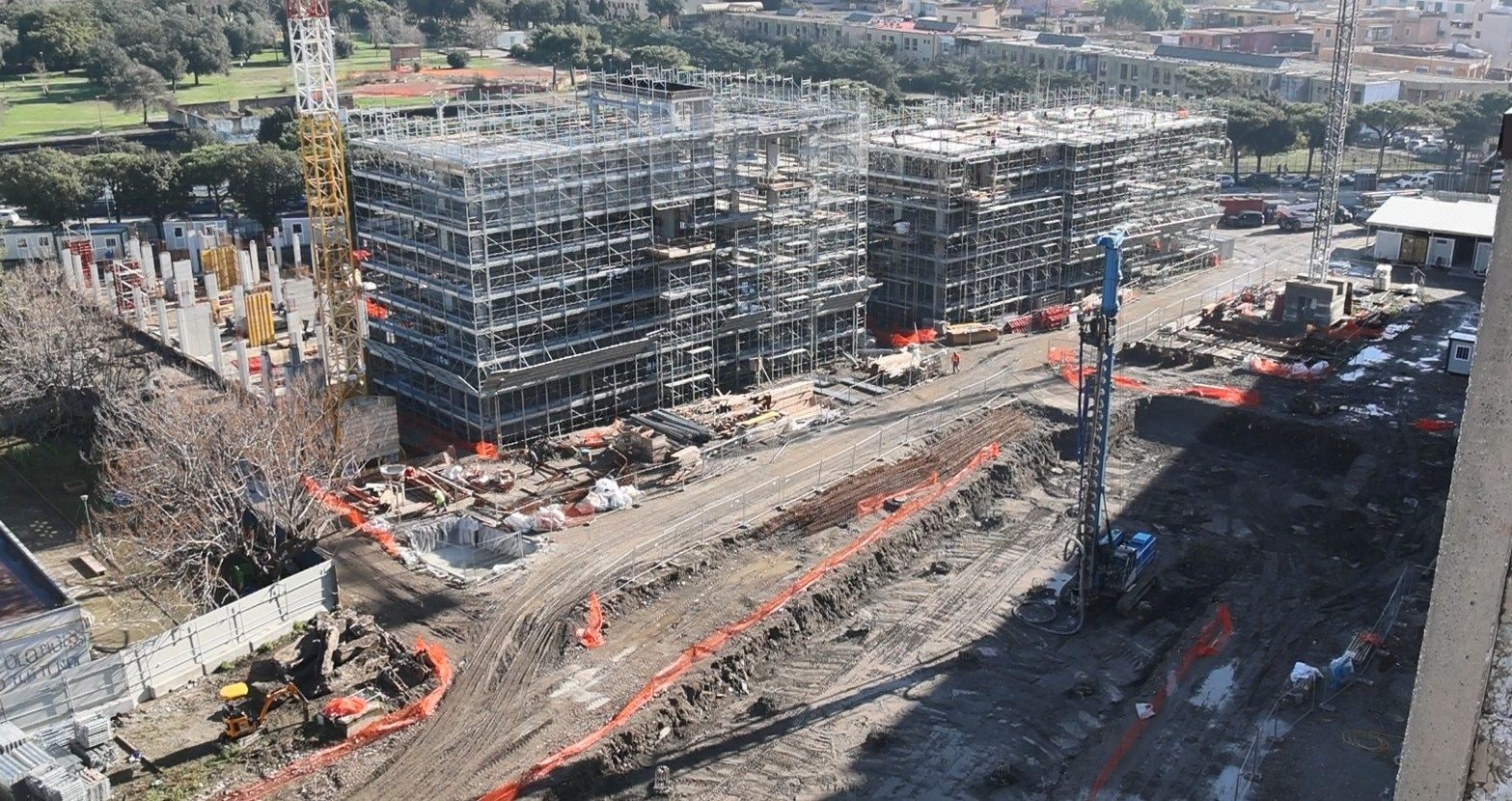 Il cantiere di Taverna del Ferro. Gli edifici previsti sarebbero 28. Ad oggi ce ne sono solo due.