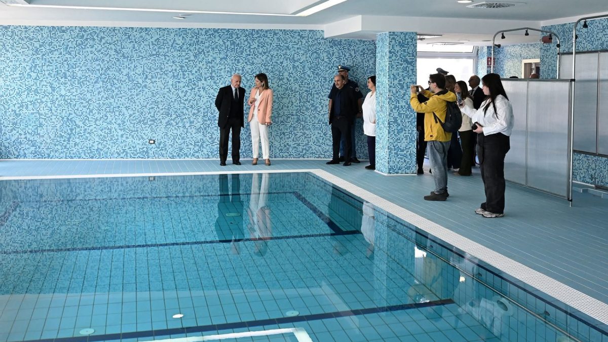 La piscina un anno fa durante l’inaugurazione