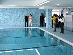 La piscina riabilitativa del CTO di Napoli è chiusa perché manca il bagnino, dice la Cgil