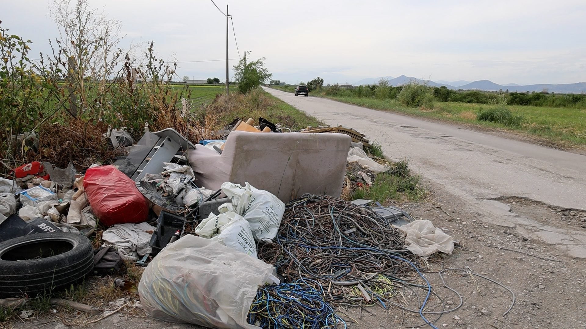 Sversamenti di rifiuti industriali nei dintorni di Acerra (Na)