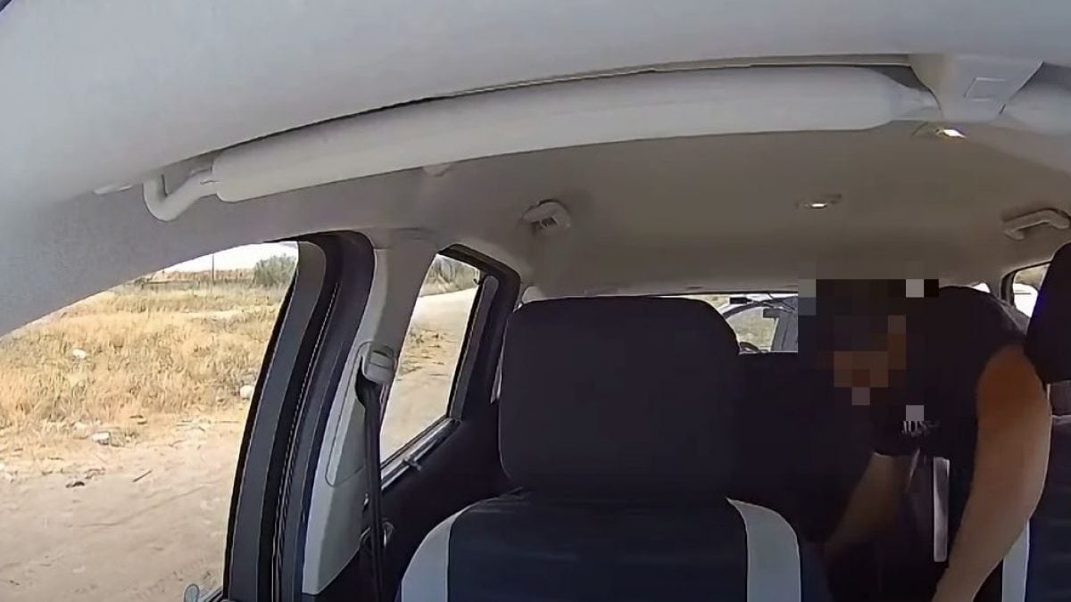 Le immagini della dashcam interna dell’auto.