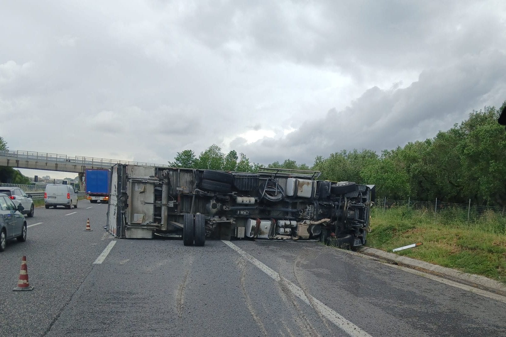 Tir ribaltato sull’A2 / Fanpage.it