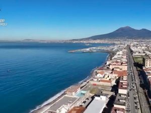 Ragazzino 14enne da solo sugli scogli di Castellammare di notte è disperato e chiede aiuto: salvato dai carabinieri