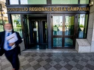 Consiglio regionale Campania, i parenti di terzo grado dei consiglieri potranno essere comandati negli staff