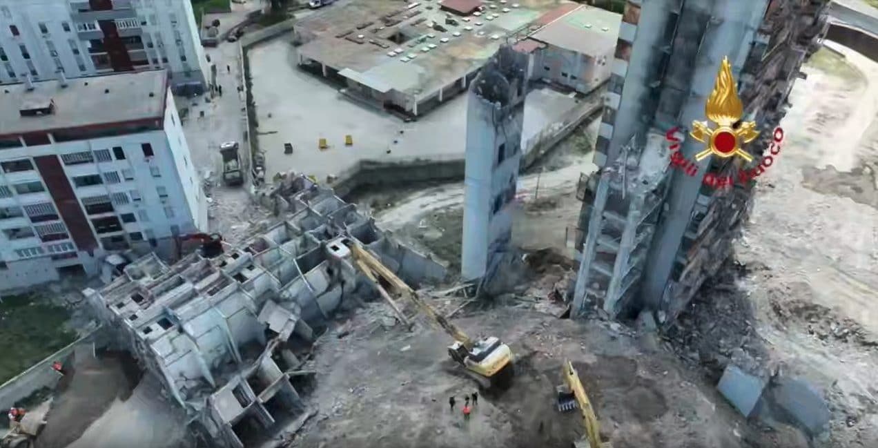 Vela Rossa a Scampia, la Procura indaga per crollo colposo. Le opere di abbattimento proseguiranno