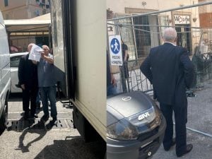 Il primo giorno da sindaco di Vincenzo De Luca: blitz in strada contro i parcheggiatori abusivi a Salerno