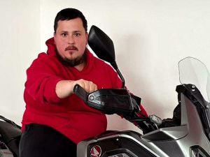 Incidente in scooter a Santa Maria a Vico: Antonio Esposito muore a 26 anni, grave l’amico