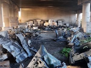 La Terra dei Fuochi aspetta Papa Leone con la stessa rabbia di vent’anni fa: bonifiche mai arrivate, gli sversamenti continuano